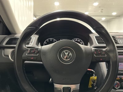 2014 Volkswagen Passat 1.8T SE w/Sunroof/Nav