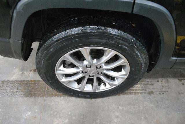 2022 Jeep Cherokee Latitude Lux 4WD