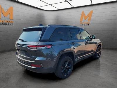 2022 Jeep Grand Cherokee Altitude AWD