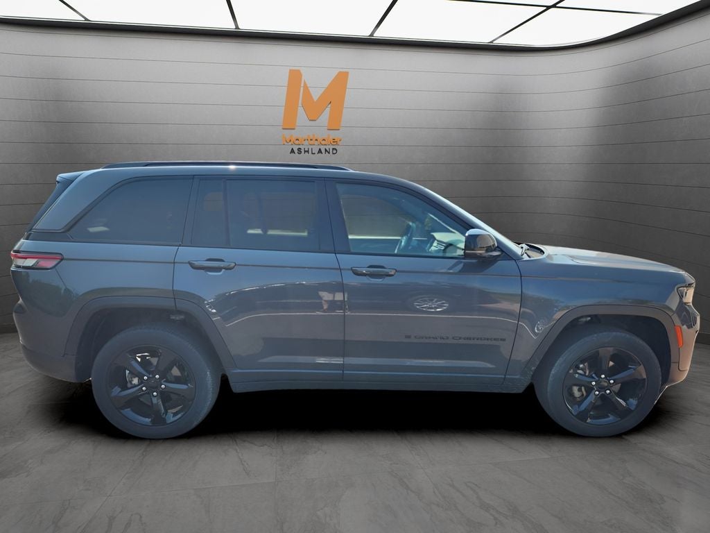 2022 Jeep Grand Cherokee Altitude AWD