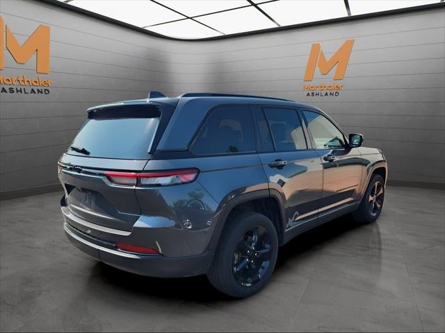 2022 Jeep Grand Cherokee Altitude AWD