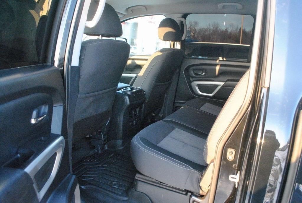 2021 Nissan Titan SV Crew Cab 4x4 5.6L V8