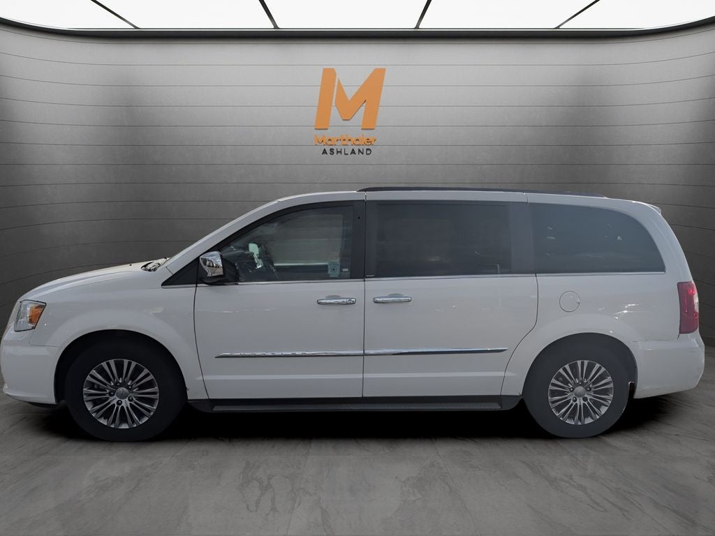 2013 Chrysler Town & Country Touring-L FWD