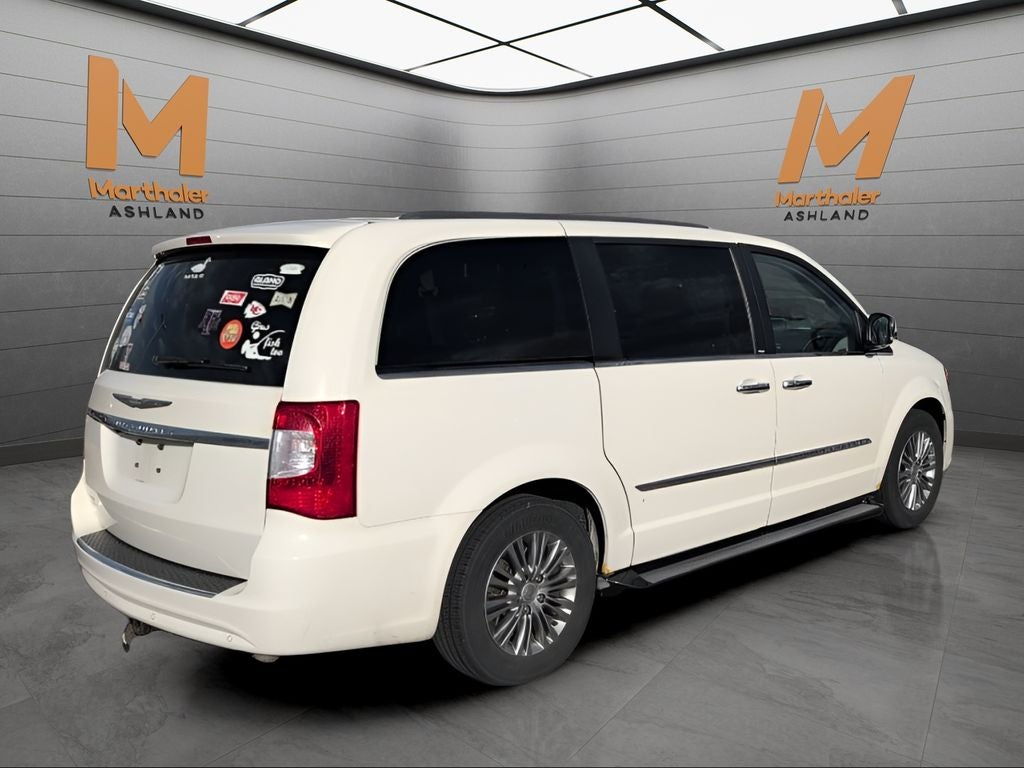 2013 Chrysler Town & Country Touring-L FWD