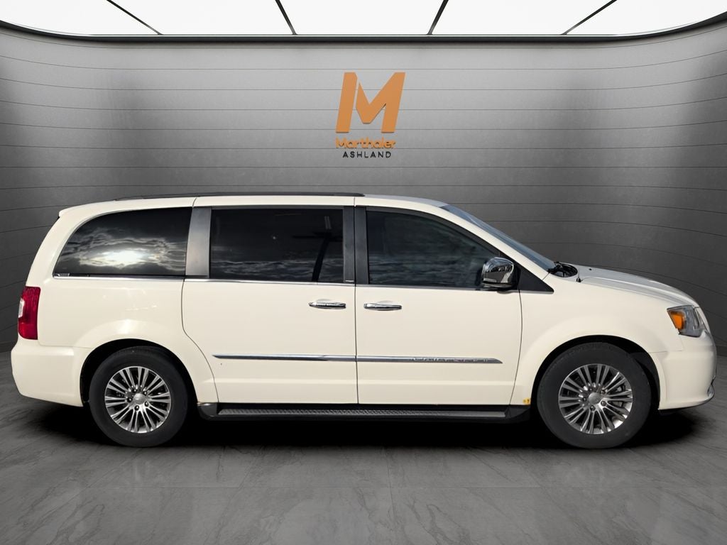 2013 Chrysler Town & Country Touring-L FWD