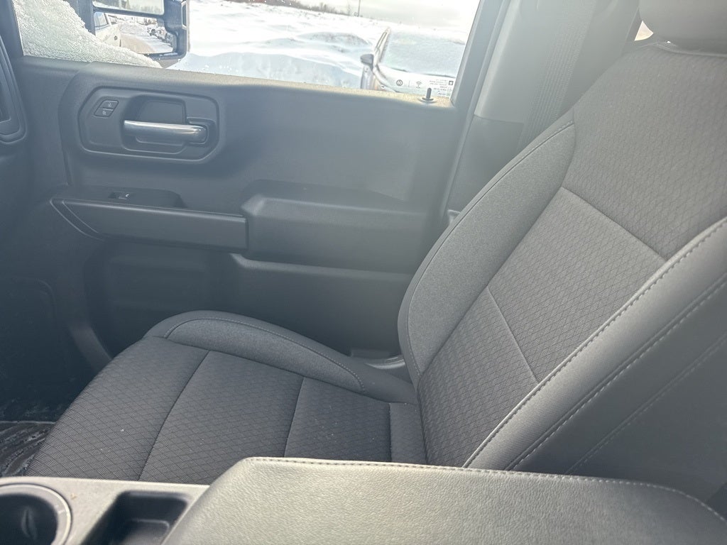 2024 Chevrolet Silverado HD Custom Crew Cab 4x4 6.6L V8