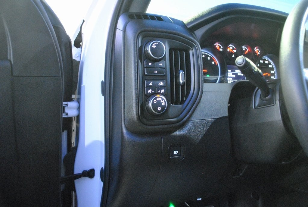 2024 Chevrolet Silverado HD Custom Crew Cab 4x4 6.6L V8