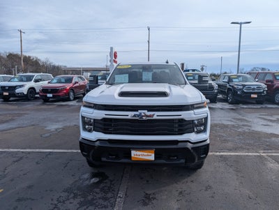 2024 Chevrolet Silverado HD Custom Crew Cab 4x4 6.6L V8