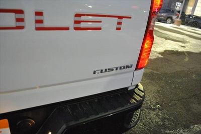 2024 Chevrolet Silverado HD Custom Crew Cab 4x4 6.6L V8