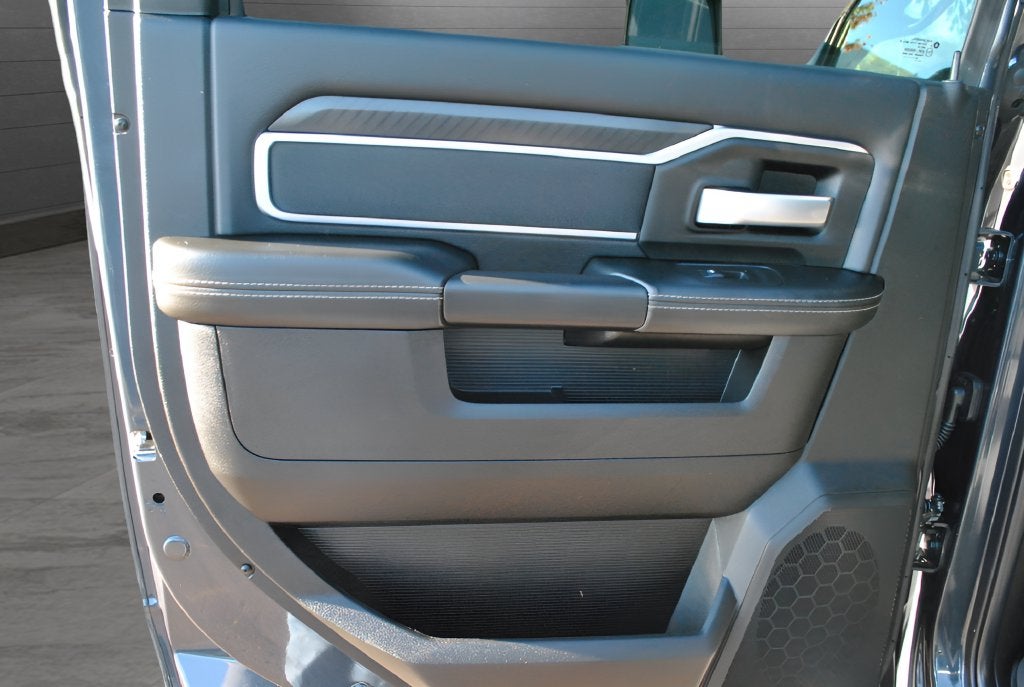 2026 RAM 2500 Big Horn Crew Cab 4x4 6.4L V8