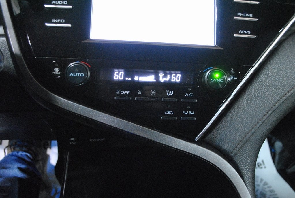 2018 Toyota CAMRY HYBRID XLE FWD