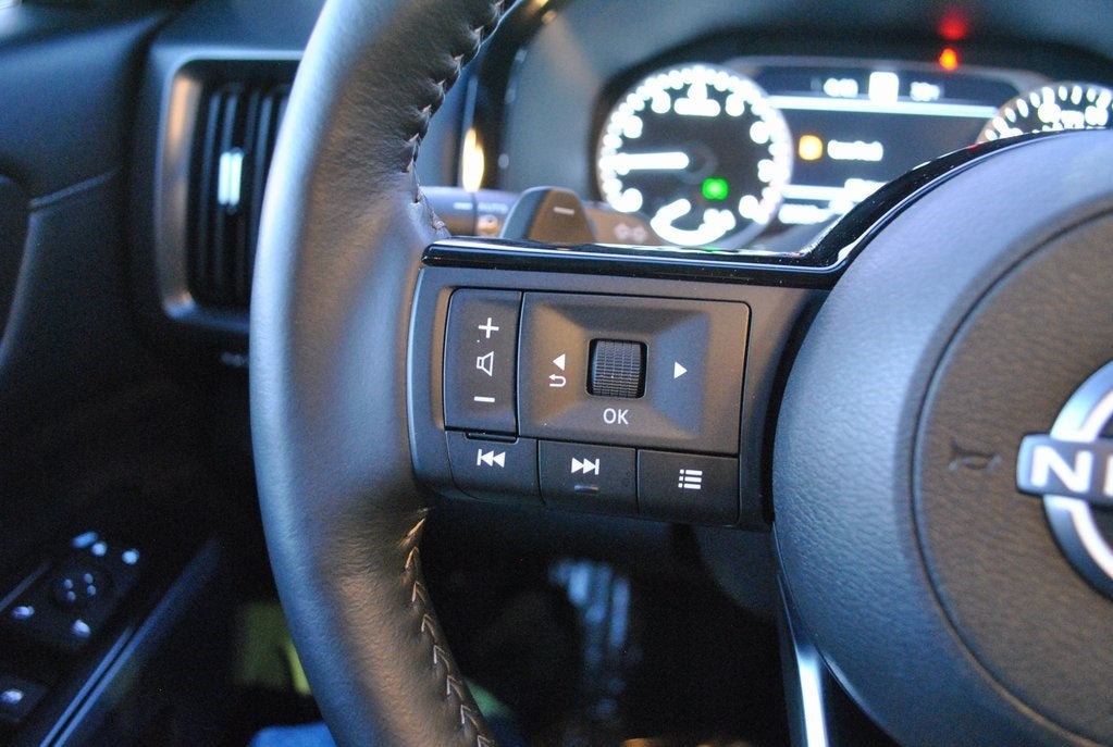 2025 Nissan Pathfinder SL 4WD