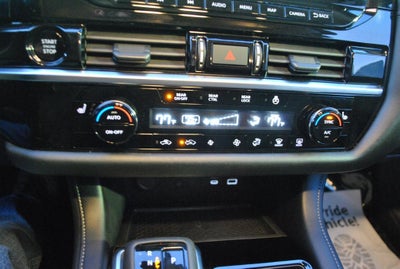 2025 Nissan Pathfinder SL 4WD