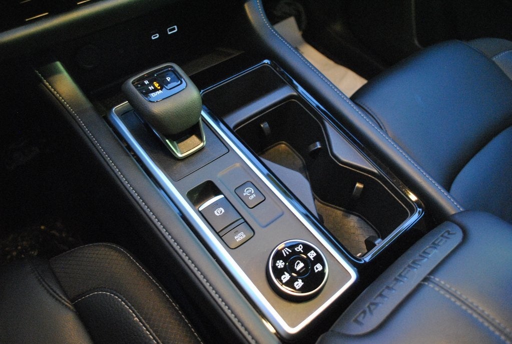 2025 Nissan Pathfinder SL 4WD