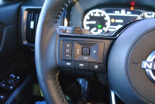 2025 Nissan Pathfinder SL 4WD