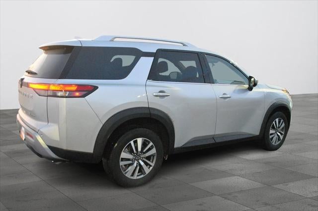 2025 Nissan Pathfinder SL 4WD