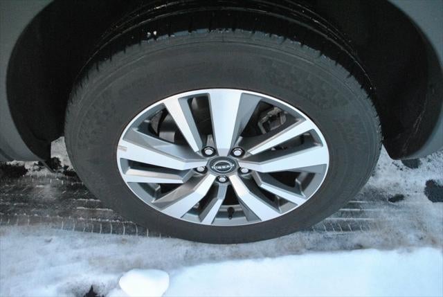 2025 Nissan Pathfinder SL 4WD