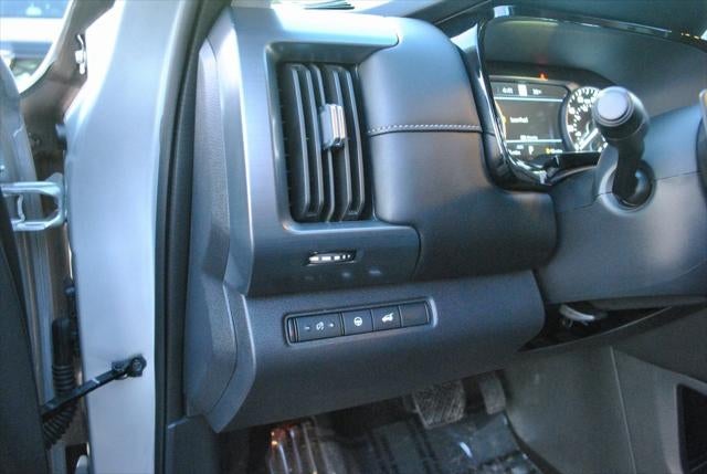 2025 Nissan Pathfinder SL 4WD