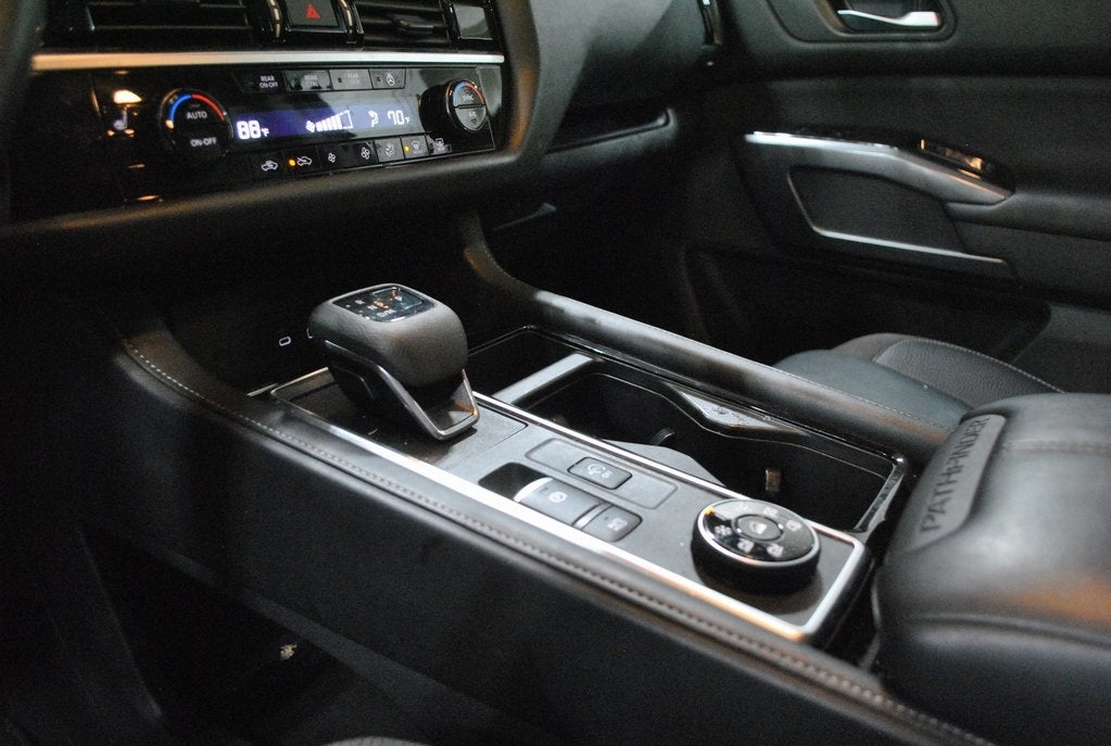 2025 Nissan Pathfinder SL AWD