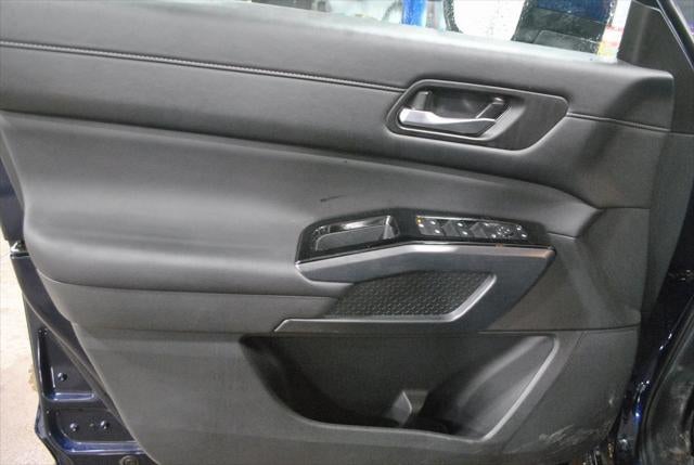 2025 Nissan Pathfinder SL AWD