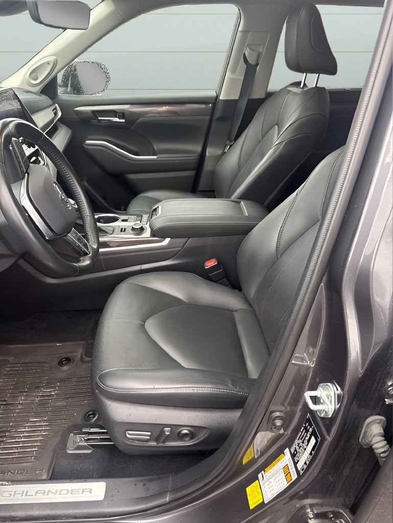 2021 Toyota Highlander Limited AWD 3rd Row w/ Tow Hitch
