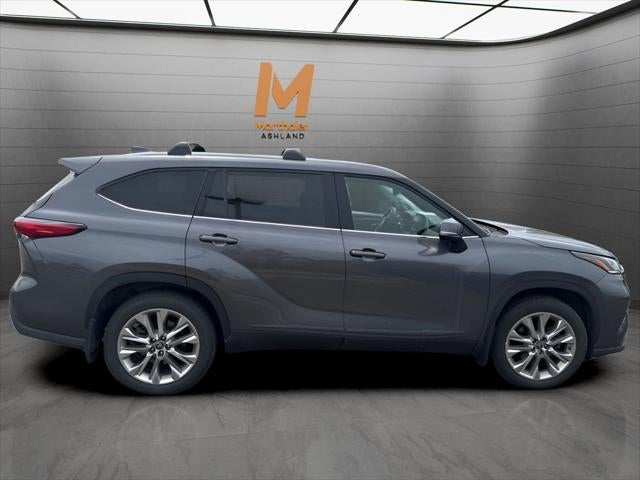 2022 Toyota Highlander Limited 8 Passenger AWD