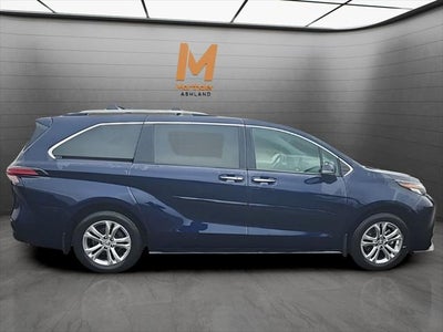 2024 Toyota Sienna Platinum 7 Passenger