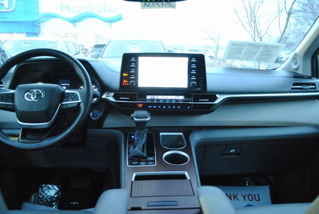 2022 Toyota SIENNA XLE XLE FWD