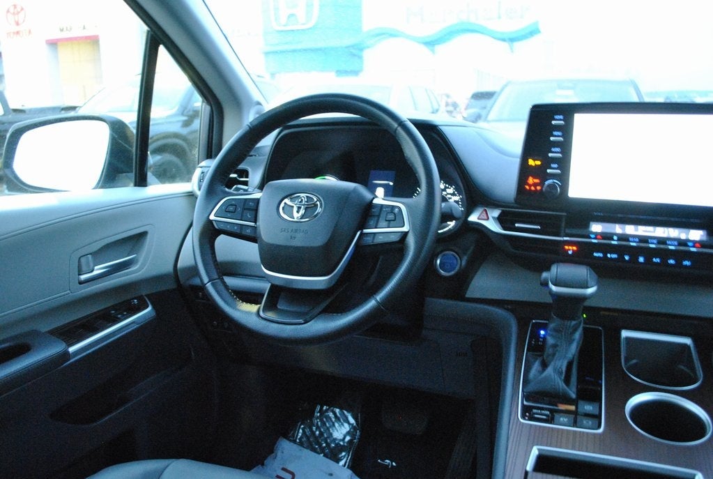 2022 Toyota SIENNA XLE XLE FWD