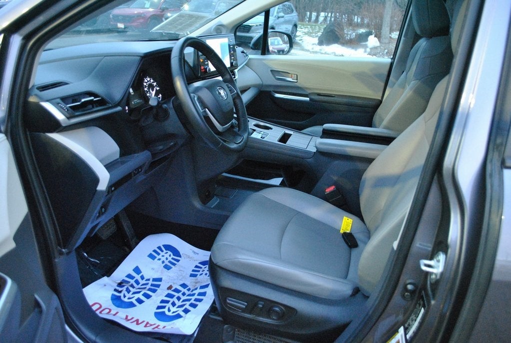 2022 Toyota SIENNA XLE XLE FWD