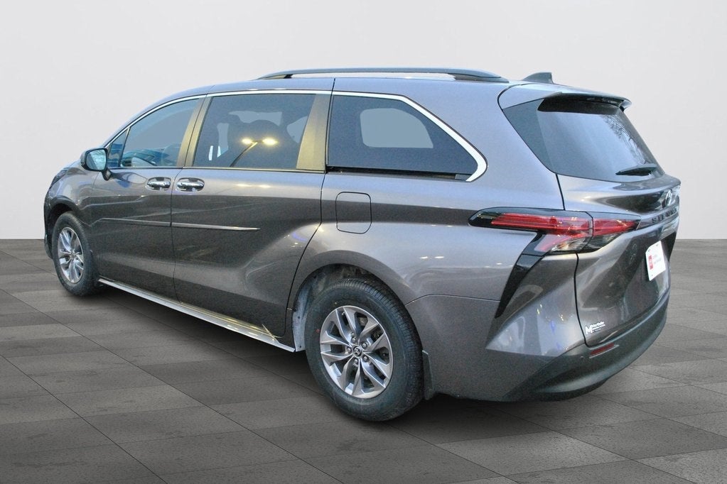 2022 Toyota SIENNA XLE XLE FWD
