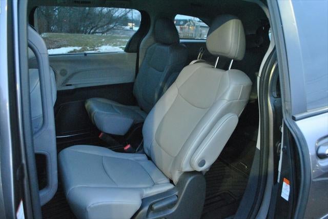 2022 Toyota SIENNA XLE XLE FWD