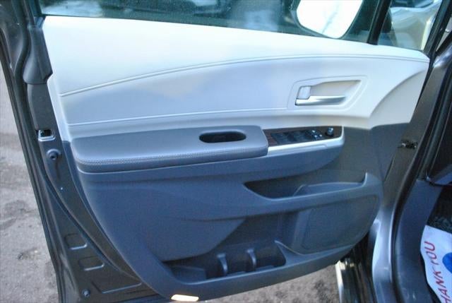 2022 Toyota SIENNA XLE XLE FWD