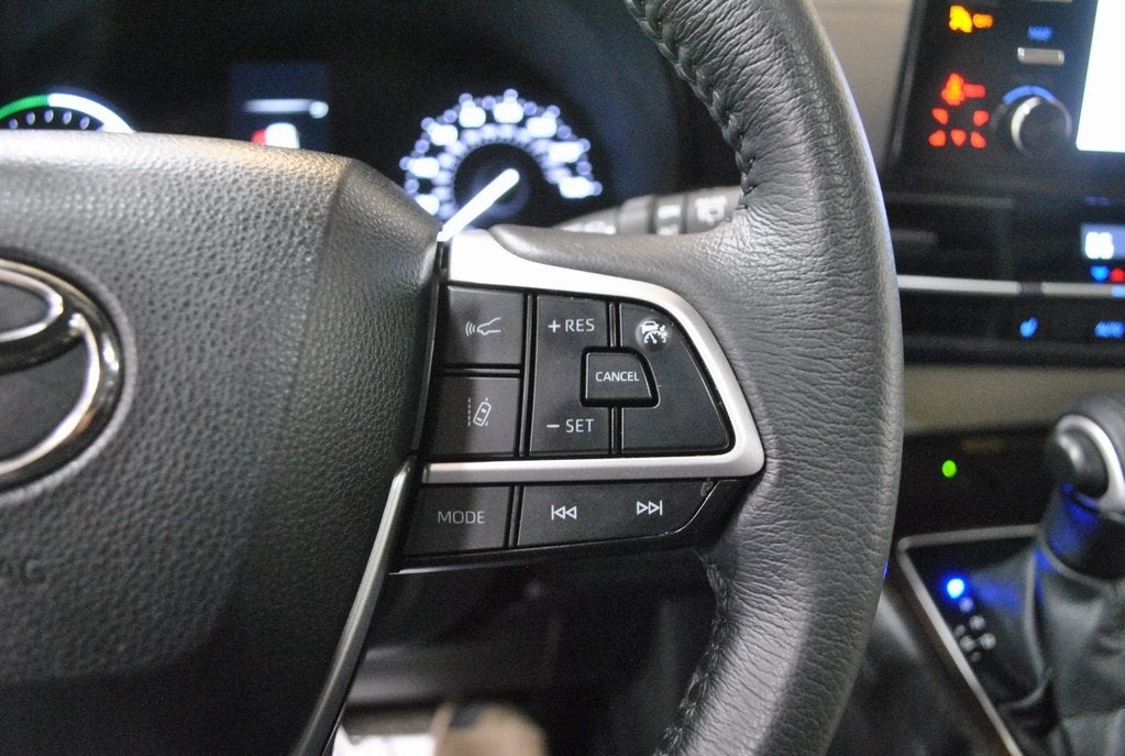 2023 Toyota SIENNA XLE XLE 7 Passenger Plus Package FWD