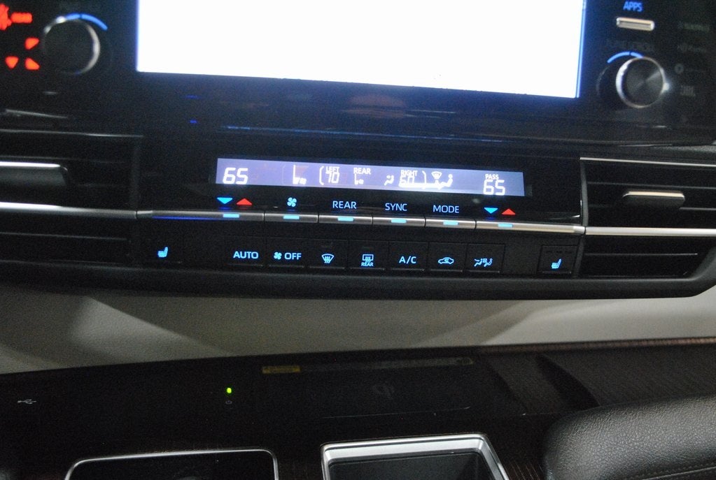 2023 Toyota SIENNA XLE XLE 7 Passenger Plus Package FWD