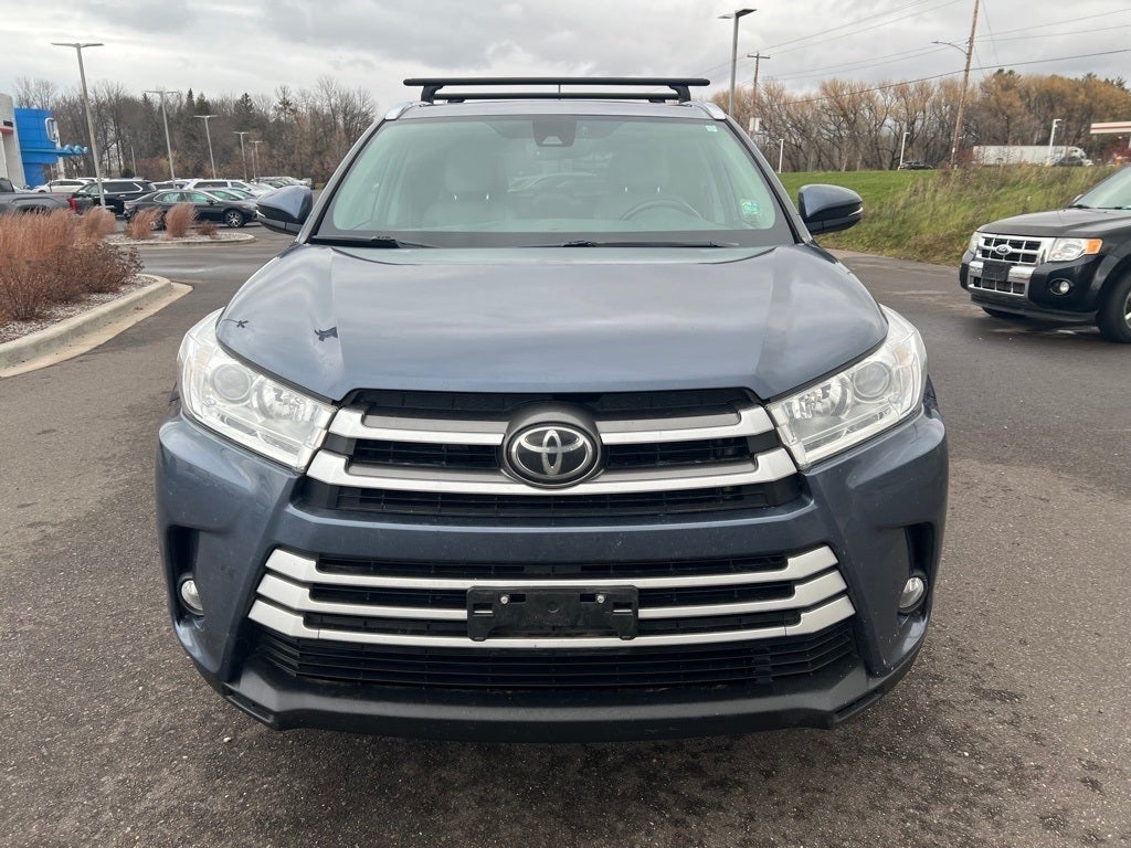 Used 2019 Toyota Highlander XLE with VIN 5TDJZRFH8KS991525 for sale in Worthington, Minnesota