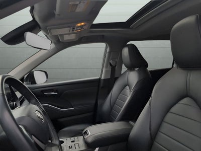 2023 Toyota HIGHLANDER XLE 8 Passenger AWD