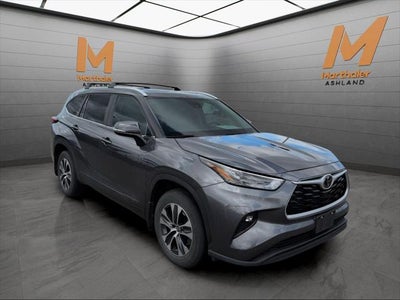 2023 Toyota HIGHLANDER XLE 8 Passenger AWD