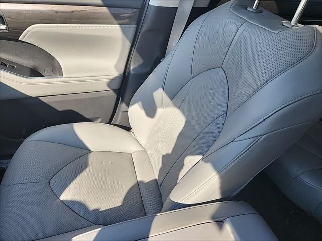 2023 Toyota HIGHLANDER Limited AWD 8 Passenger