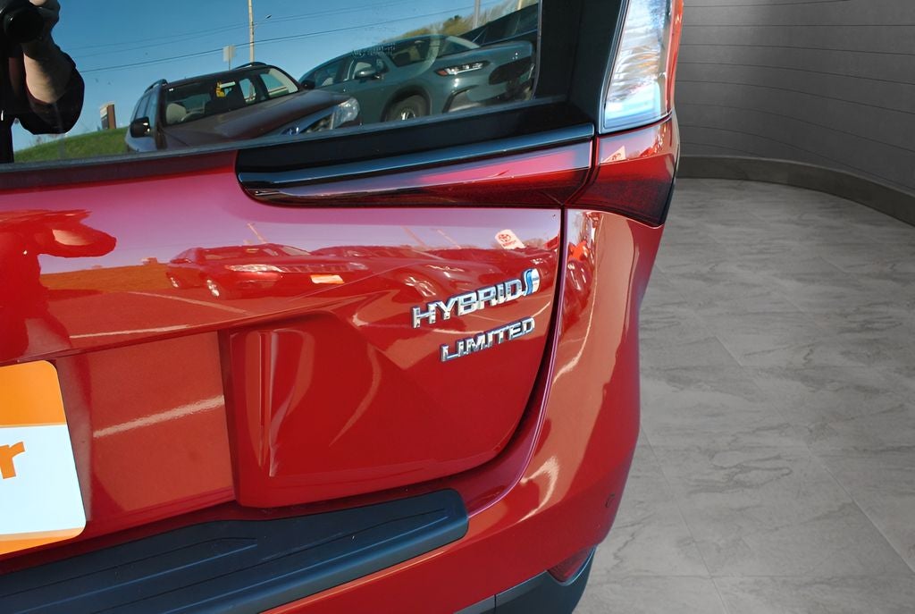 2022 Toyota PRIUS Limited FWD