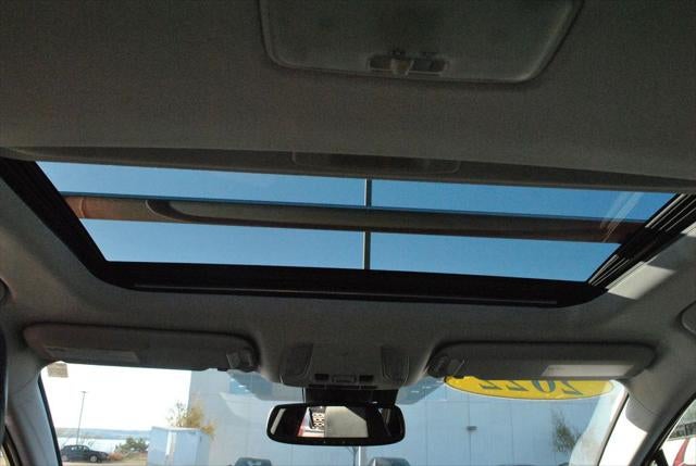 2022 Toyota PRIUS Limited FWD
