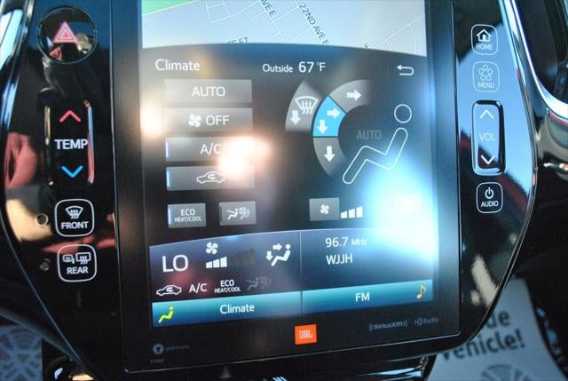 2022 Toyota PRIUS Limited FWD