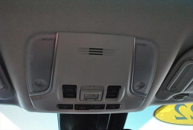 2022 Toyota PRIUS Limited FWD