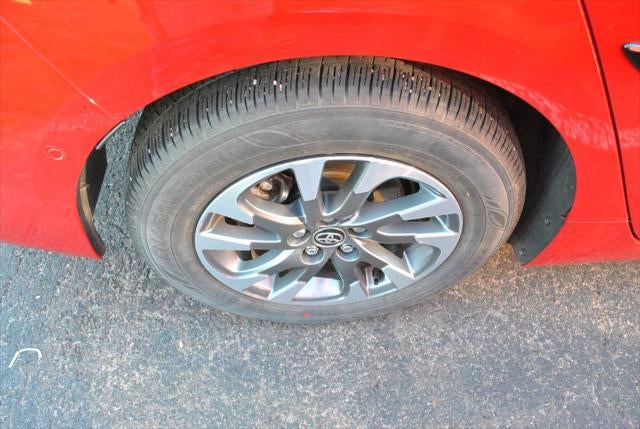 2022 Toyota PRIUS Limited FWD