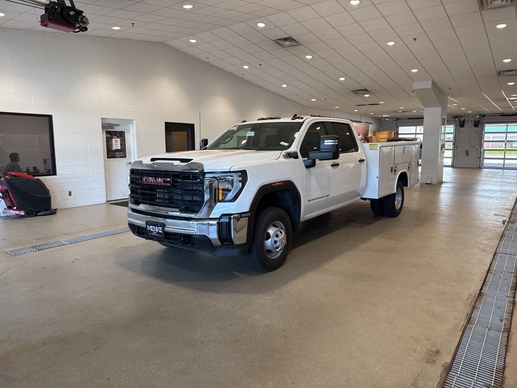 2025 GMC Sierra 3500 HD Chassis Cab Pro