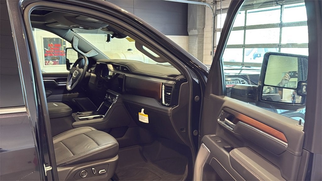 2025 GMC Sierra 3500 HD Denali