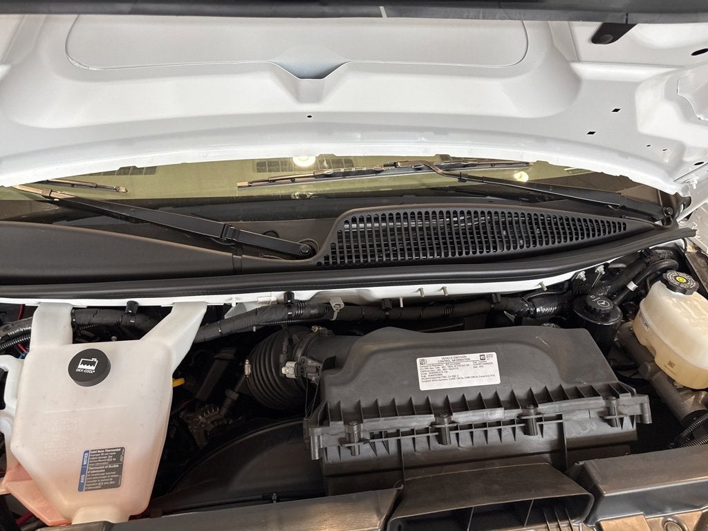 2025 GMC Savana Cutaway 3500 1WT