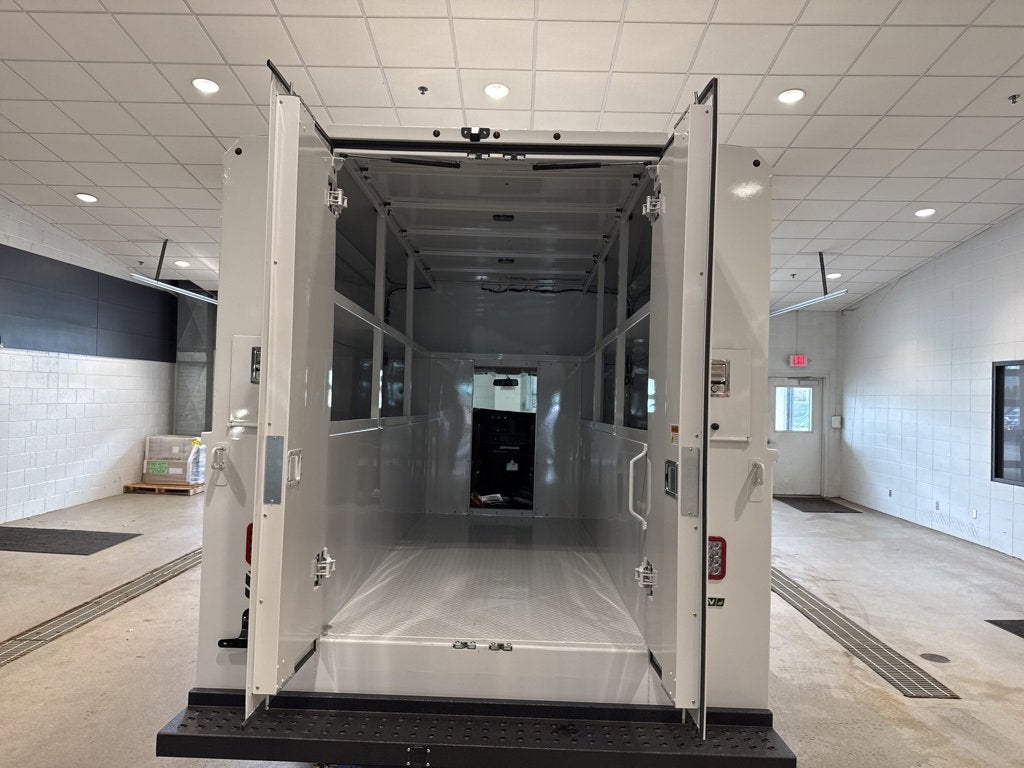 2025 GMC Savana Cutaway 3500 1WT