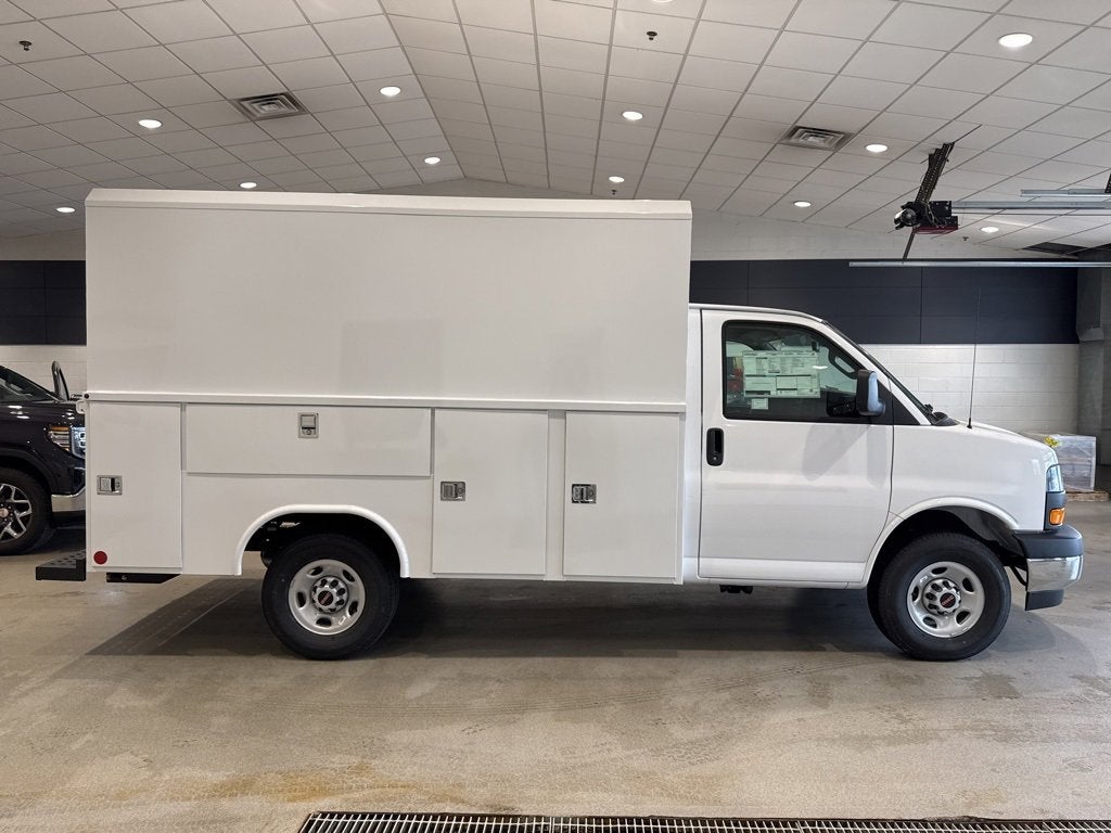 2025 GMC Savana Cutaway 3500 1WT