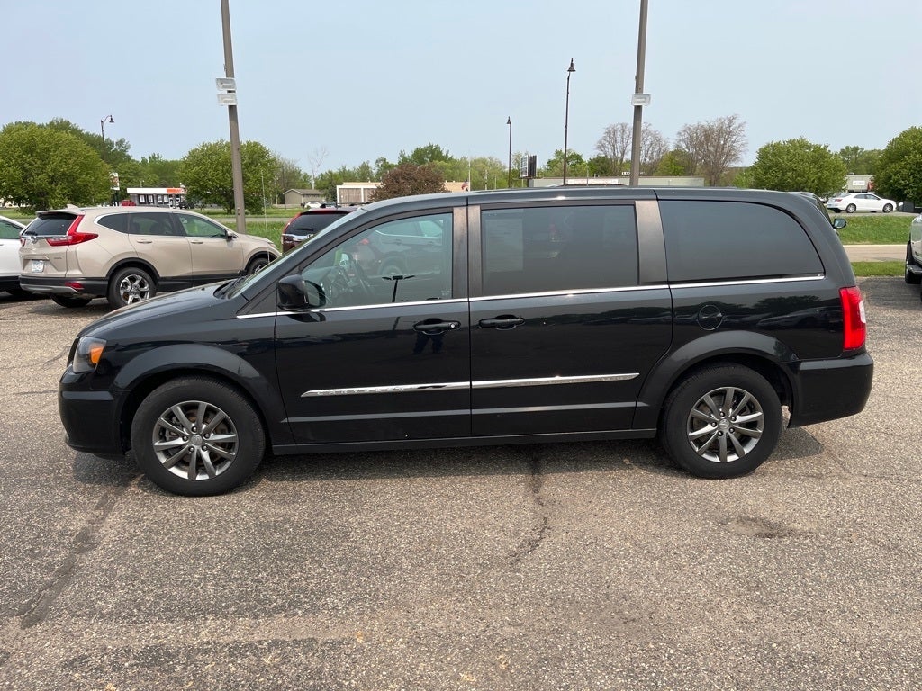 Used 2015 Chrysler Town & Country S with VIN 2C4RC1HG2FR546481 for sale in Worthington, Minnesota